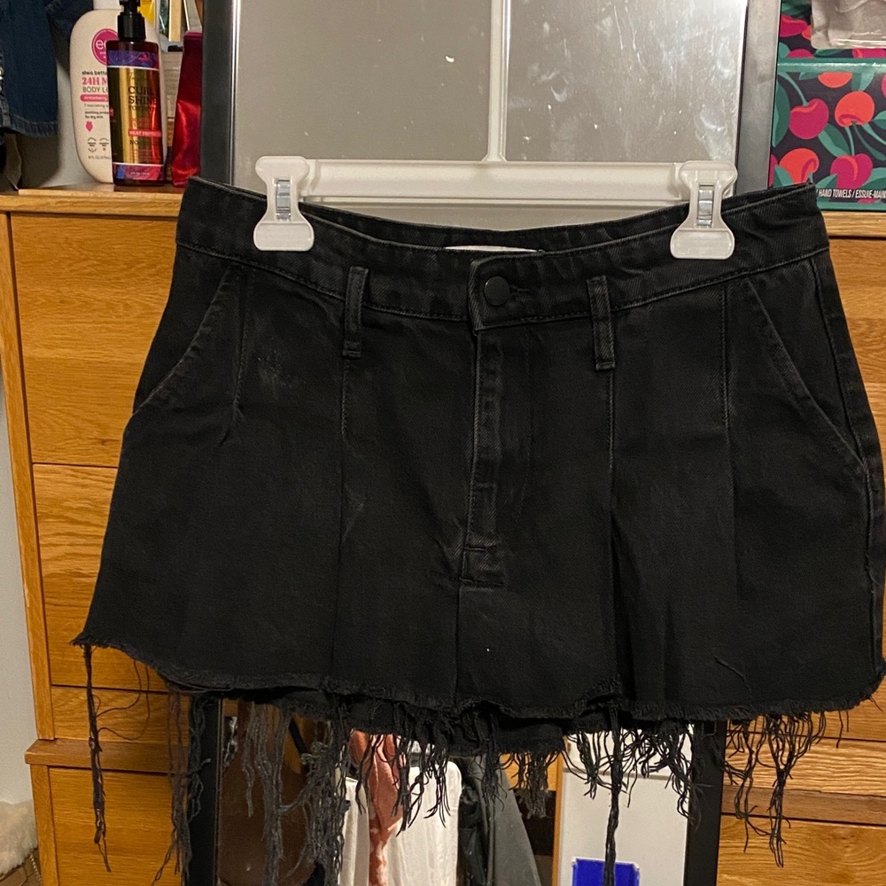 Zara Black Distressed Hem Skorts